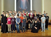 Uczestnicy turnusu dla ministrantów starszych, który odbył się w Wyższym Seminarium Duchownym w Koszalinie.