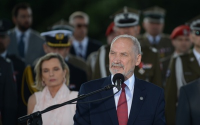 Macierewicz: W Warszawie musi stanąć kolumna chwały Wojska Polskiego