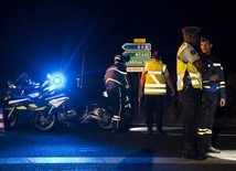 Francja: Połowa auta znalazła się w restauracji i powaliła wszystkich klientów i personel