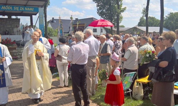 Maryja wskazuje na niebo