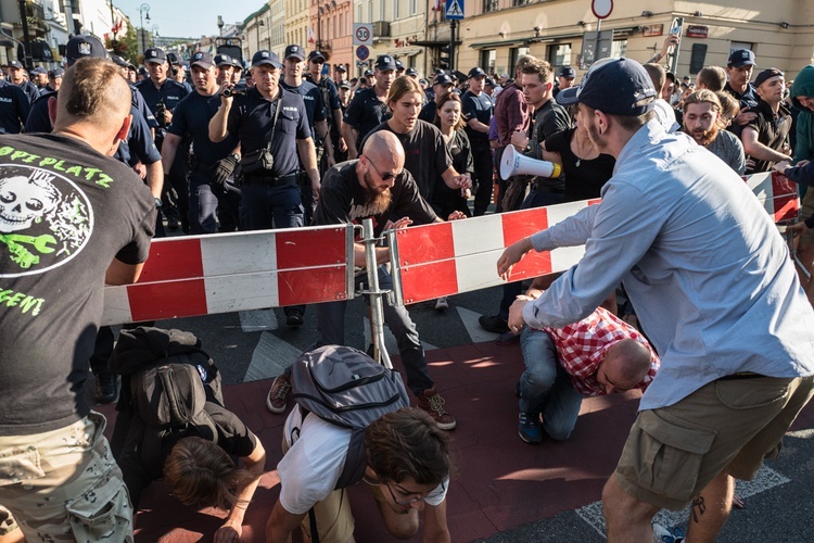 Marsz narodowców i blokady antyfaszytów