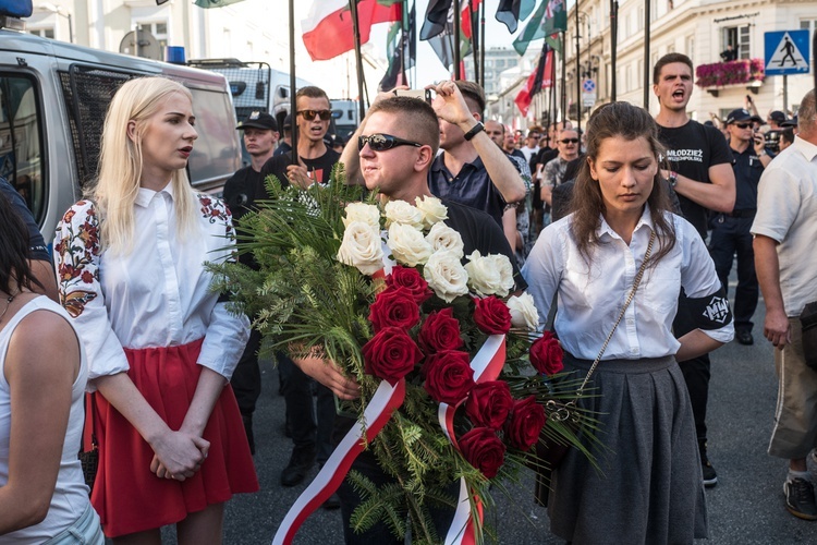 Marsz narodowców i blokady antyfaszytów