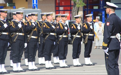 Ustawą z 30 lipca 1992 roku przywrócono 15 sierpnia jako datę obchodów Święta Wojska Polskiego