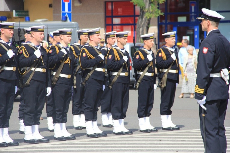 Ustawą z 30 lipca 1992 roku przywrócono 15 sierpnia jako datę obchodów Święta Wojska Polskiego