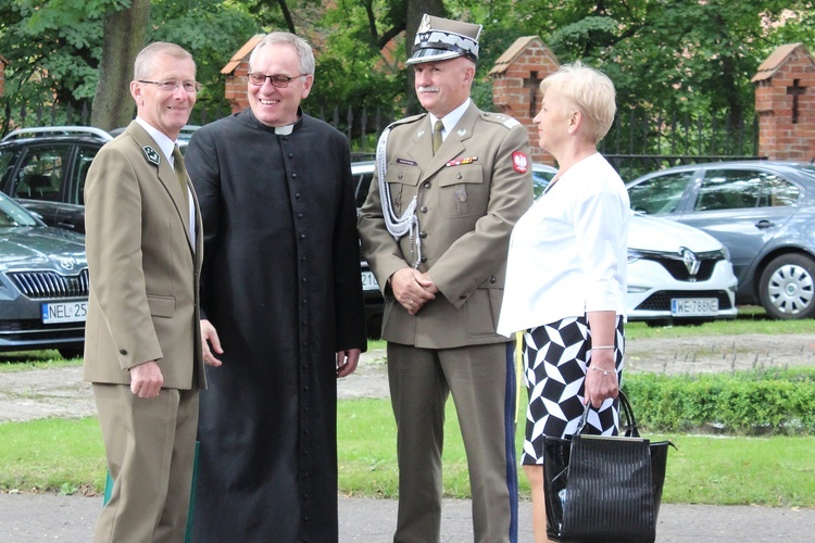 Nałożenie paliusza abp. Józefowi Górzyńskiemu