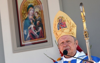 - Matko Pocieszenia, wejdź w życie naszych rodzin - mówił w homilii bp Henryk Tomasik, cytując kazanie kard. Karola Wojtyły sprzed 40 lat