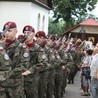 Kompania honorowa bielskich komandosów podczas uroczystej procesji w Rychwałdzie
