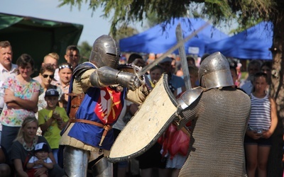 Jedną z atrakcji festynu były pokazy walk rycerskich