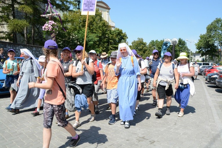 W drodze na pielgrzymkowy obiad