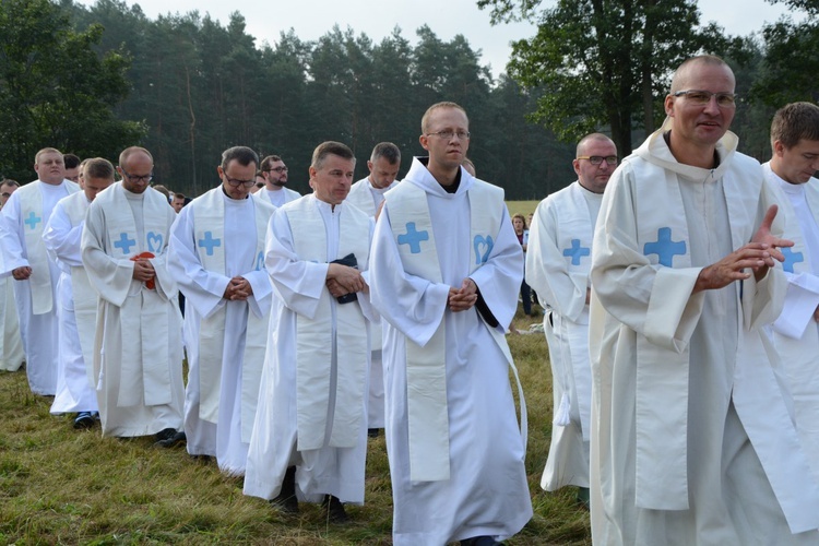 Msza św. na polanie w Pietraszowie