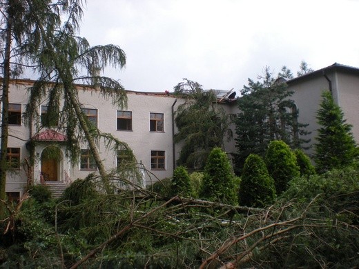 Zniszczenia w klasztorze gnieźnieńskich karmelitanek