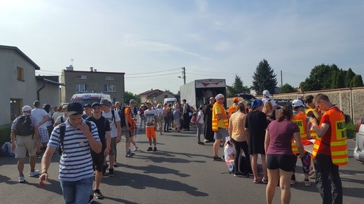Pielgrzymi idą dziś przez cały dzień
