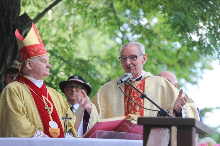 Msza św. w leśnej kaplicy na Baraniej Cisieckiej