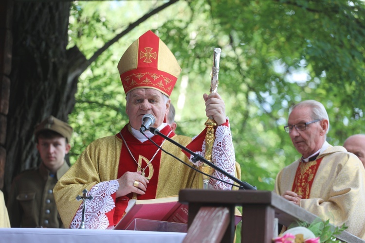 Msza św. w leśnej kaplicy na Baraniej Cisieckiej