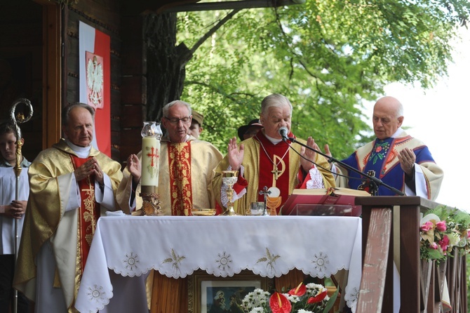 Msza św. w leśnej kaplicy na Baraniej Cisieckiej