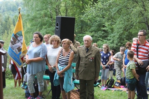 Msza św. w leśnej kaplicy na Baraniej Cisieckiej