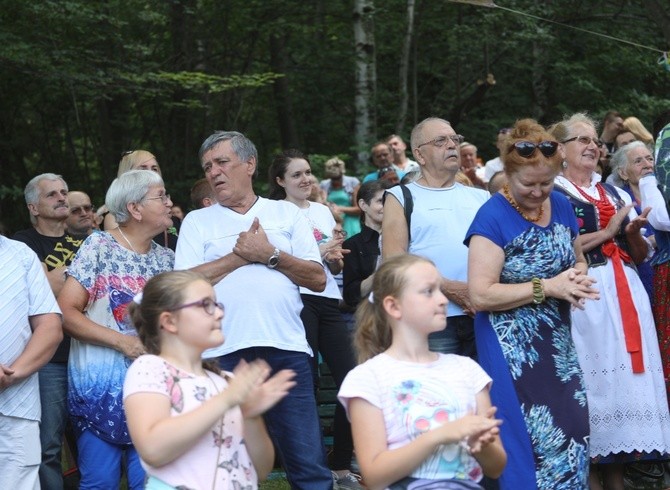 Msza św. w leśnej kaplicy na Baraniej Cisieckiej