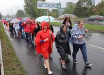 Uczestniczki Pielgrzymki Kobiet docierają do Piekar