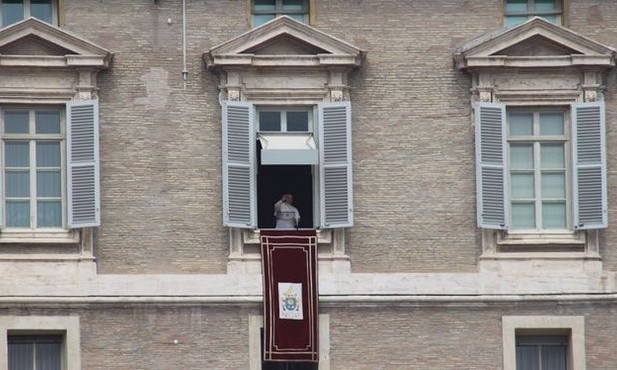 Jezus nie odwraca się od nas w trudnych doświadczeniach życia 