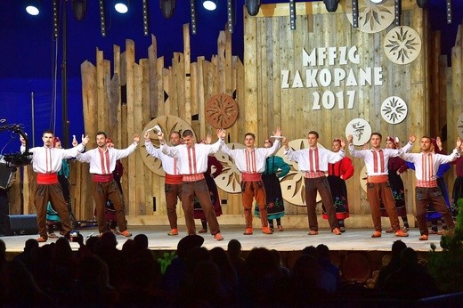 Prezentacja zespołów w namiocie festiwalowym 