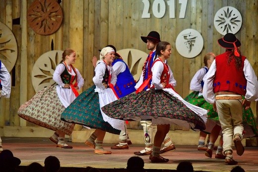 Prezentacja zespołów w namiocie festiwalowym 