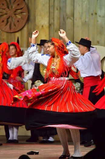 Prezentacja zespołów w namiocie festiwalowym 