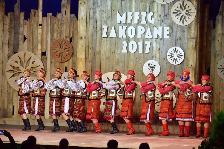 Prezentacja zespołów w namiocie festiwalowym 