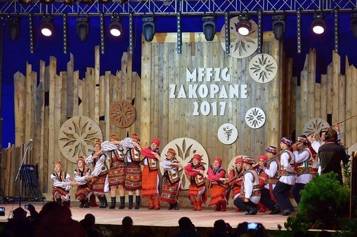Prezentacja zespołów w namiocie festiwalowym 