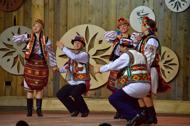 Prezentacja zespołów w namiocie festiwalowym 