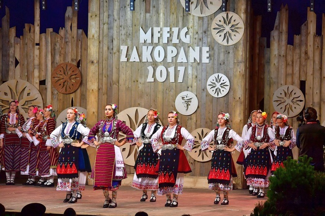 Prezentacja zespołów w namiocie festiwalowym 