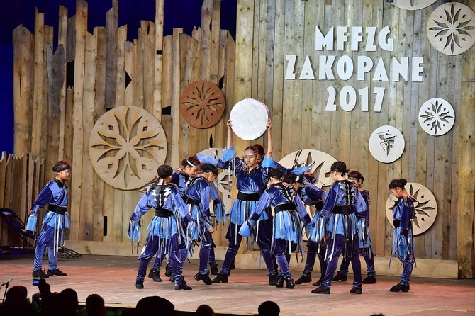 Prezentacja zespołów w namiocie festiwalowym 