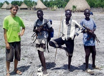 Ojciec Krzysztof Zębik z Dzierżoniowa pracujący w Sudanie Południowym  na bieżąco dokumentuje swoją pracę na stronie internetowej www.krzysiekimisje.pl.