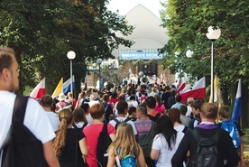 W pobliżu kościoła jest źródełko. Woda w nim płynąca uważana  jest za cudowną.