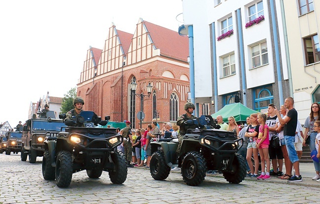 Mundur budzi szacunek, a sprzęt – respekt.