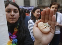 Ustawa częściowo legalizująca aborcję w Chile sprzeczna z prawem międzynarodowym