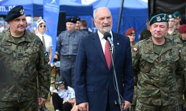 Macierewicz otworzył Air Show w Radomiu