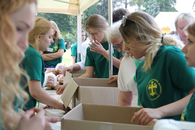 Pielgrzymka i piknik w Henrykowie