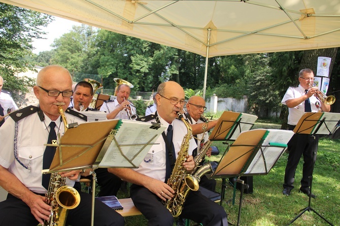 Pielgrzymka i piknik w Henrykowie