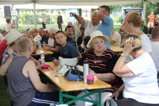 Pielgrzymka i piknik w Henrykowie