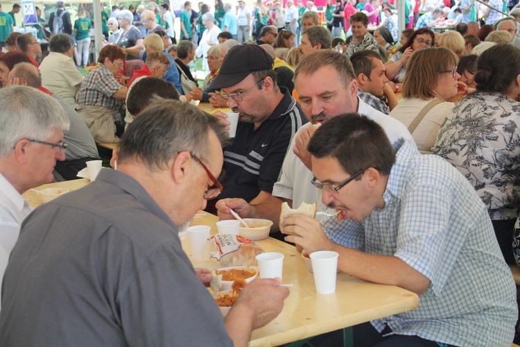 Pielgrzymka i piknik w Henrykowie