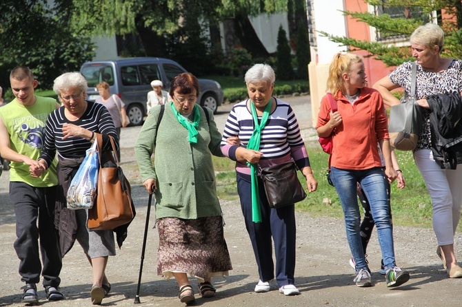 Pielgrzymka i piknik w Henrykowie