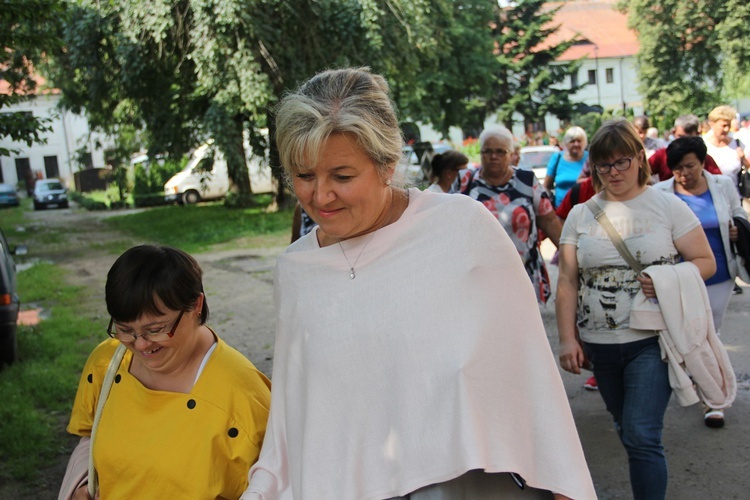 Pielgrzymka i piknik w Henrykowie