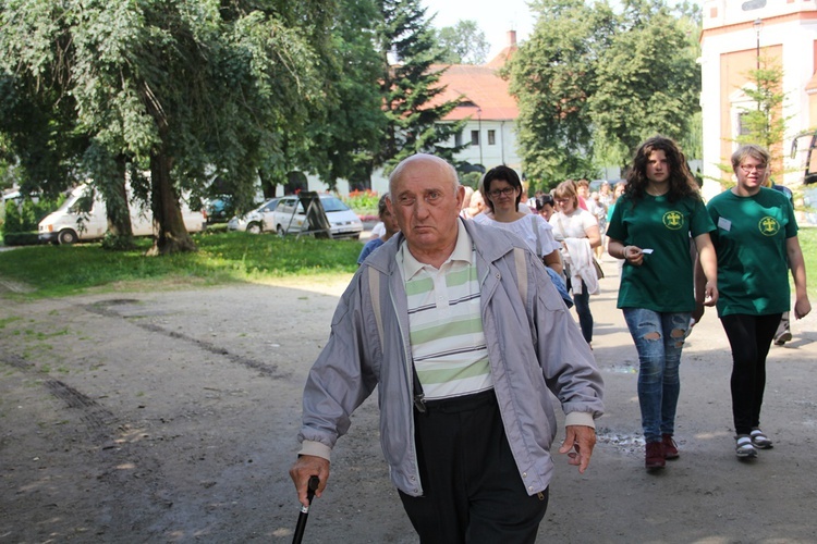 Pielgrzymka i piknik w Henrykowie