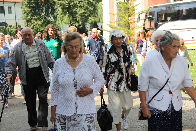 Pielgrzymka i piknik w Henrykowie