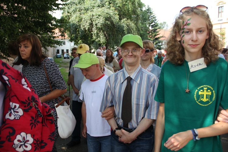 Pielgrzymka i piknik w Henrykowie