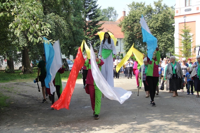 Pielgrzymka i piknik w Henrykowie