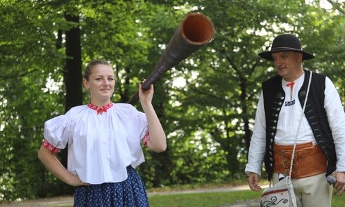 Sygnałem trombity i zbójnicką salwą rozpoczął się w Cieszynie 3. Zjazd Karpacki