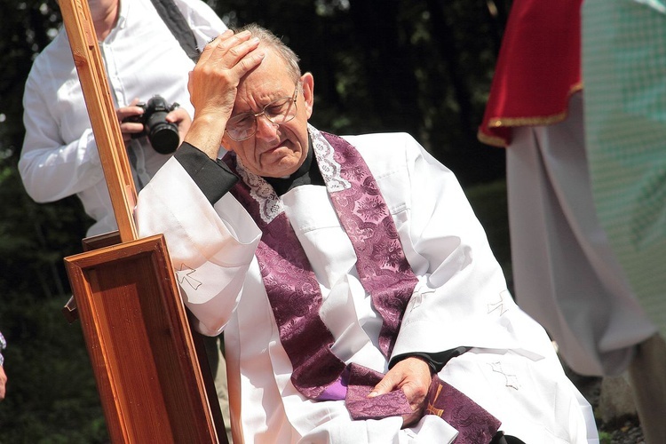 Błogosławieństwo groty Matki Bożej z Lourdes w Bińczu