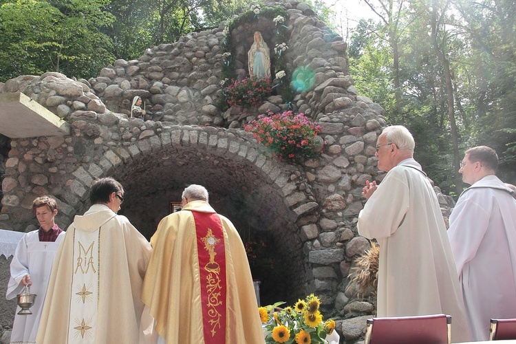 Błogosławieństwo groty Matki Bożej z Lourdes w Bińczu