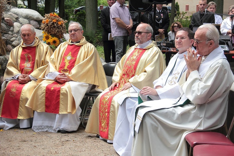 Błogosławieństwo groty Matki Bożej z Lourdes w Bińczu